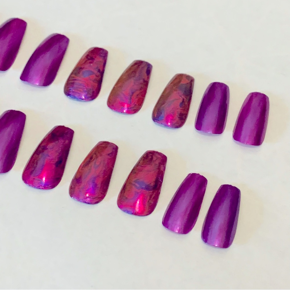 🍒🍒 Purple Swirl Glue On Nails
